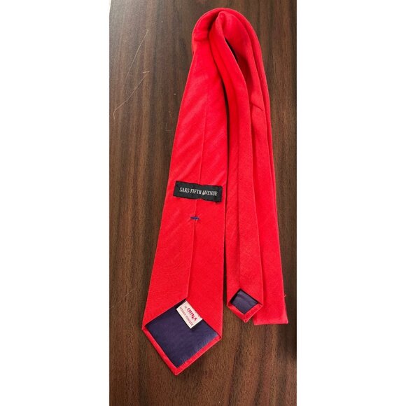 Men’s Saks Fifth Avenue Solid Red Tie Hand Woven 100% Silk In China Honan Pongee - Picture 3 of 7